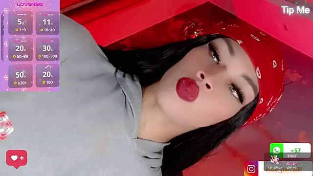 Snapshot of Daphnne_XXX chatting on 12.15.25 Daphnne XXX online show from 12.15.25