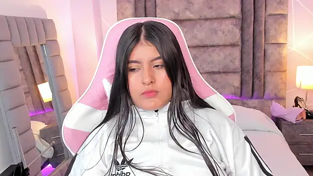 Snapshot of AnnaSwift_ chatting on 12.16.25 AnnaSwift online show from 12.16.25