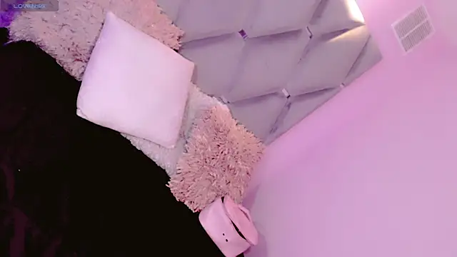 Saraa Jone online show from 12.05.25