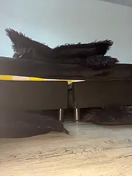 Snapshot of SaraMistick chatting on 11.15.25 SaraMistick online show from 11.15.25