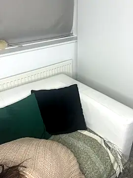 Snapshot of LolaReaX chatting on 10.17.25 LolaReaX online show from 10.17.25