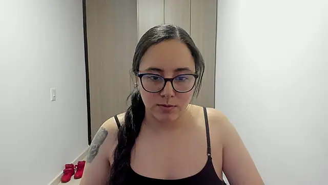 Snapshot of Venus_cat_ chatting on 10.15.25 Venus cat online show from 10.15.25