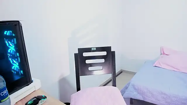 Snapshot of Venus_cat_ chatting on 10.18.25 Venus cat online show from 10.18.25