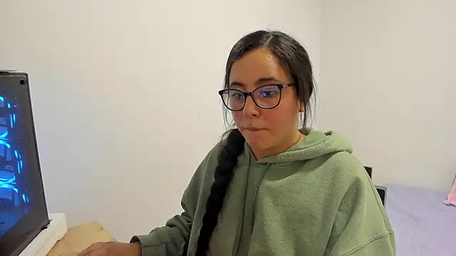 Snapshot of Venus_cat_ chatting on 10.23.25 Venus cat online show from 10.23.25