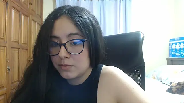 Snapshot of Venus_cat_ chatting on 12.01.25 Venus cat online show from 12.01.25