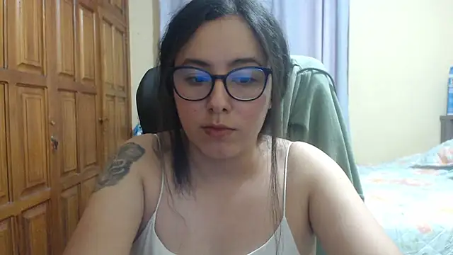 Snapshot of Venus_cat_ chatting on 12.02.25 Venus cat online show from 12.02.25