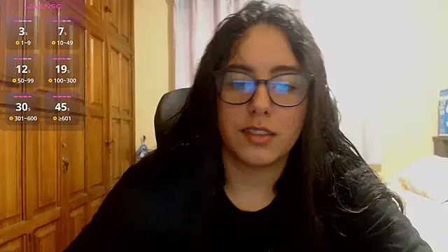 Snapshot of Venus_cat_ chatting on 12.02.25 Venus cat online show from 12.02.25