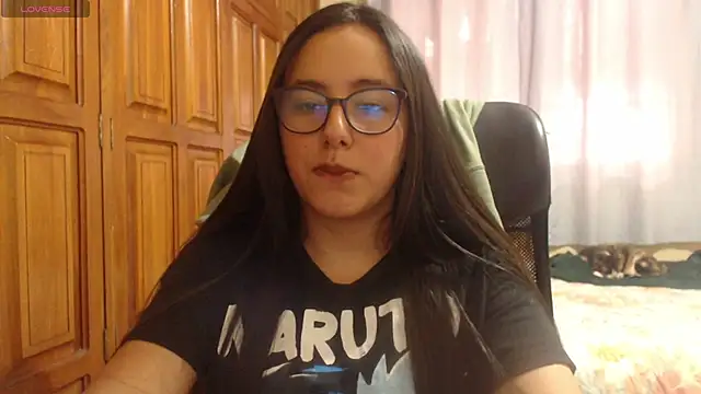 Snapshot of Venus_cat_ chatting on 12.13.25 Venus cat online show from 12.13.25