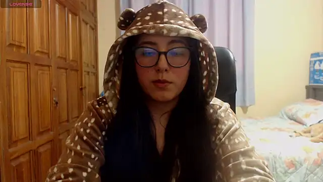 Snapshot of Venus_cat_ chatting on 12.15.25 Venus cat online show from 12.15.25