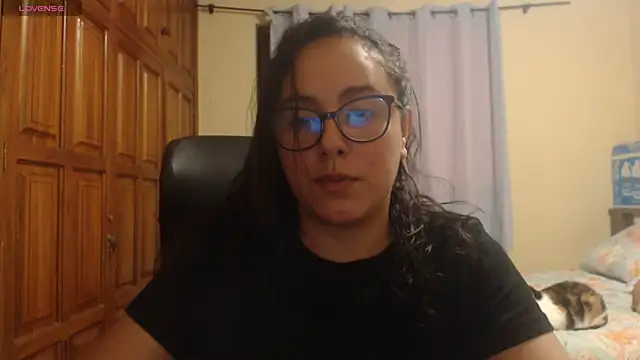 Snapshot of Venus_cat_ chatting on 12.18.25 Venus cat online show from 12.18.25