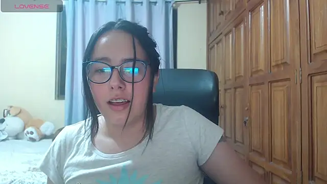 Snapshot of Venus_cat_ chatting on 01.07.26 Venus cat online show from 01.07.26