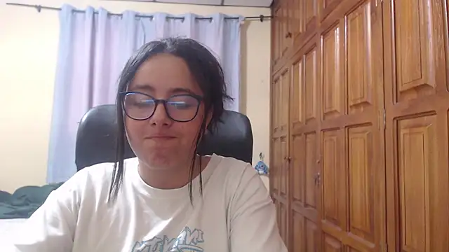 Snapshot of Venus_cat_ chatting on 02.01.26 Venus cat online show from 02.01.26