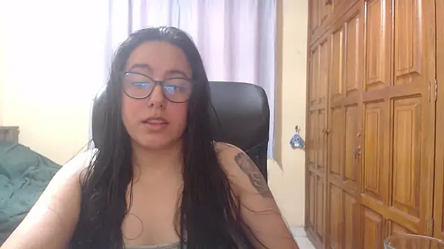 Snapshot of Venus_cat_ chatting on 02.01.26 Venus cat online show from 02.01.26