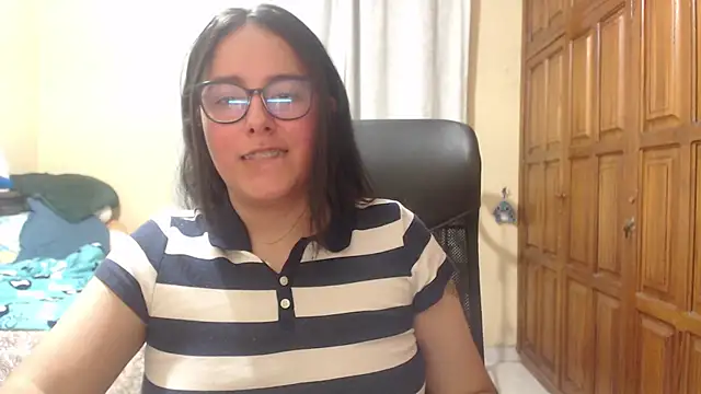 Snapshot of Venus_cat_ chatting on 03.10.26 Venus cat online show from 03.10.26