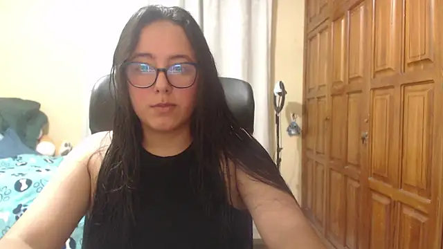 Snapshot of Venus_cat_ chatting on 03.11.26 Venus cat online show from 03.11.26