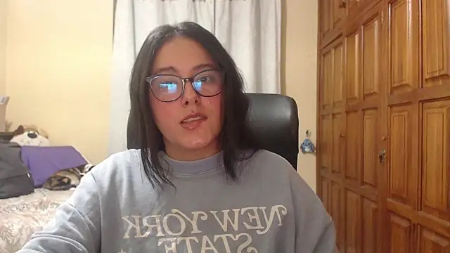 Snapshot of Venus_cat_ chatting on 03.15.26 Venus cat online show from 03.15.26