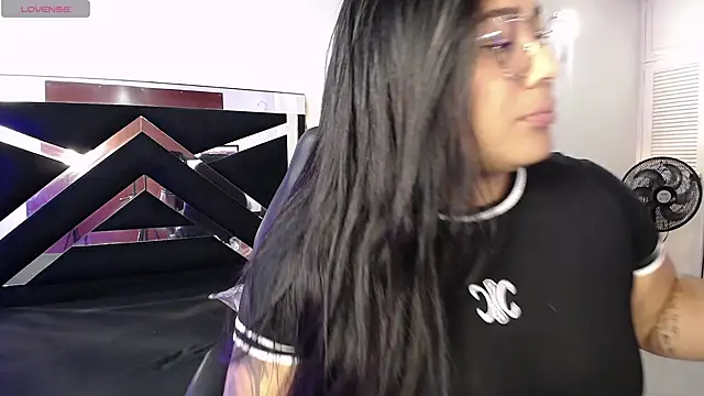 Snapshot of CataleyaMoonroe chatting on 10.29.25 CataleyaMoonroe online show from 10.29.25