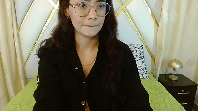 Snapshot of Ariadna_Wells chatting on 11.24.25 Ariadna Wells online show from 11.24.25