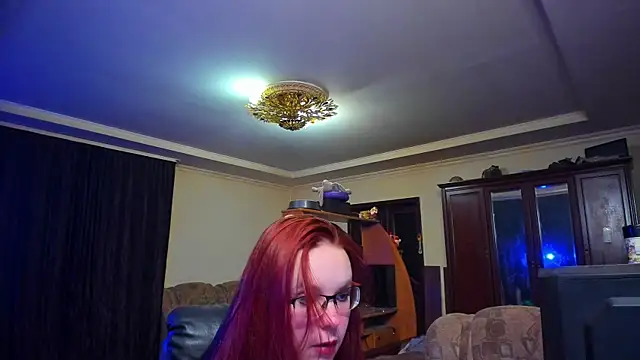 JustFoxyee online show from 10.05.25