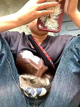 Snapshot of lan-xinh01 chatting on 10.30.25 lan-xinh01 online show from 10.30.25