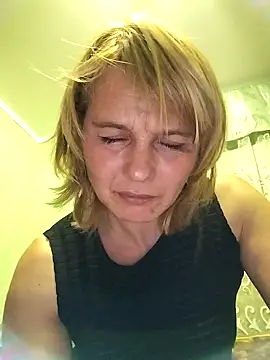 Snapshot of Masha412111 chatting on 10.05.25 Masha412111 online show from 10.05.25