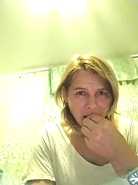 Snapshot of Masha412111 chatting on 11.14.25 Masha412111 online show from 11.14.25