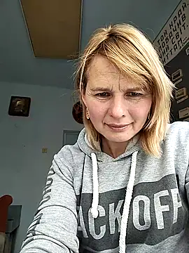 Snapshot of Masha412111 chatting on 11.24.25 Masha412111 online show from 11.24.25