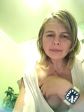 Snapshot of Masha412111 chatting on 12.02.25 Masha412111 online show from 12.02.25