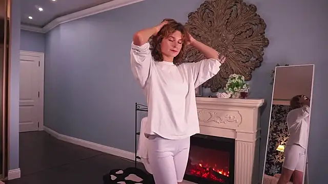 BellaReppert online show from 10.08.25