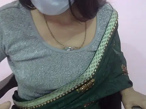 Snapshot of Laila_Cute chatting on 01.13.26 Laila Cute online show from 01.13.26