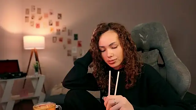 branchwithflowerss online show from 10.15.25