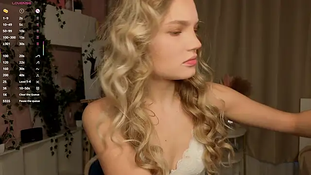 JulieLupo online show from 12.19.25