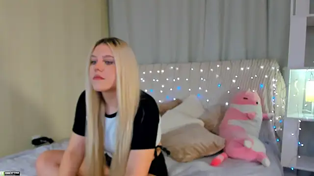 Malisha kiss online show from 10.14.25