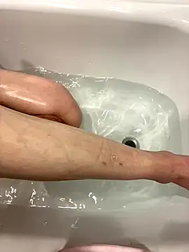 pleasedontpressaredburton online show from 11.19.25