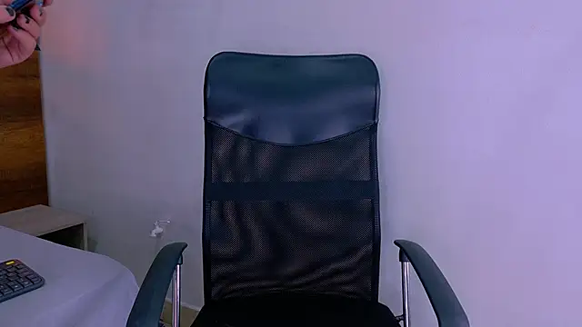 Snapshot of AmarisLenox__ chatting on 11.15.25 AmarisLenox online show from 11.15.25