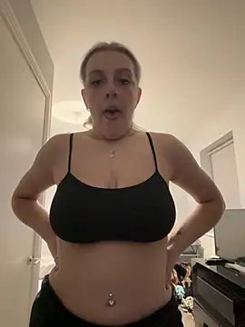 Snapshot of LucyLowbb chatting on 10.12.25 LucyLowbb online show from 10.12.25