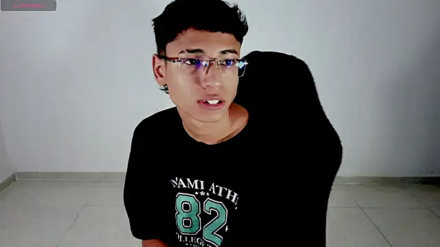 Snapshot of Im_david02 chatting on 04.06.26 Im david02 online show from 04.06.26