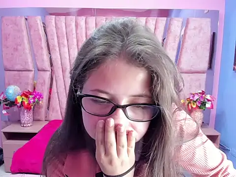 Snapshot of sarah_sweett_ chatting on 10.04.25 sarah sweett online show from 10.04.25