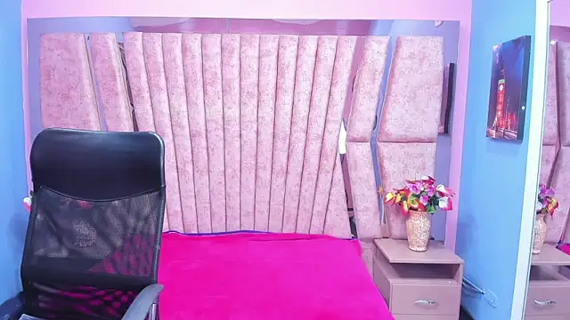 Snapshot of sarah_sweett_ chatting on 10.06.25 sarah sweett online show from 10.06.25