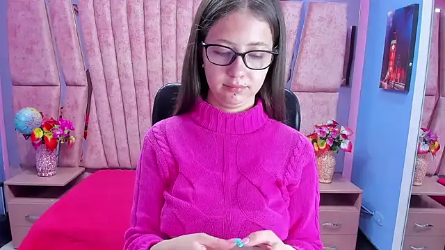 Snapshot of sarah_sweett_ chatting on 10.22.25 sarah sweett online show from 10.22.25