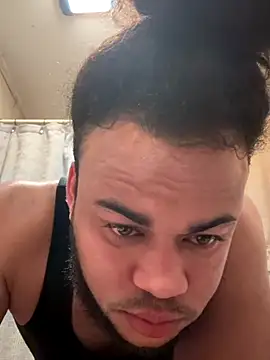 familia0210 online show from 10.17.25