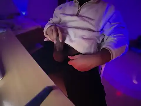 Snapshot of Devils_dad chatting on 12.14.25 Devils dad online show from 12.14.25