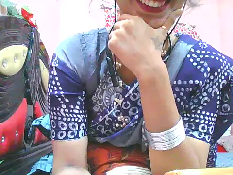 Snapshot of night_queeen7 chatting on 11.04.25 night queeen7 online show from 11.04.25