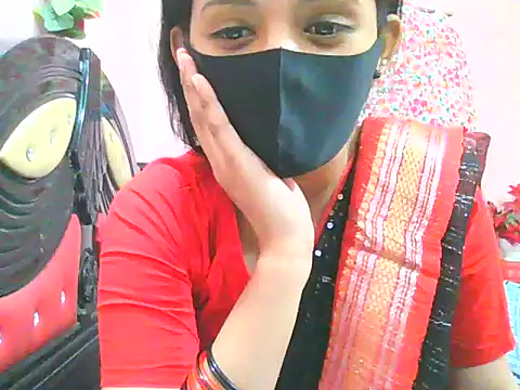 Snapshot of night_queeen7 chatting on 11.08.25 night queeen7 online show from 11.08.25