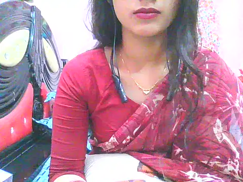 Snapshot of night_queeen7 chatting on 11.10.25 night queeen7 online show from 11.10.25