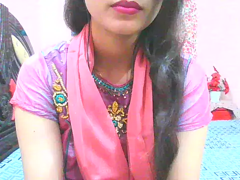 Snapshot of night_queeen7 chatting on 11.17.25 night queeen7 online show from 11.17.25