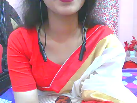 Snapshot of night_queeen7 chatting on 11.20.25 night queeen7 online show from 11.20.25