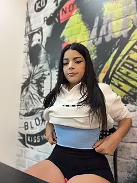 Snapshot of ArieliciousXXX chatting on 05.29.26 ArieliciousXXX online show from 05.29.26