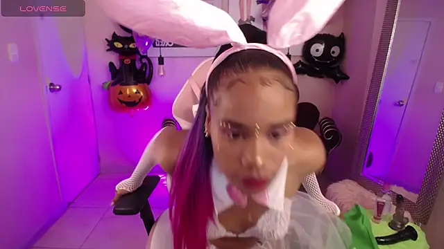 ingrid03 taffur online show from 10.31.25