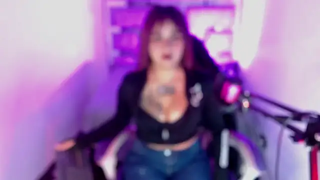 Snapshot of ivoni chatting on 10.04.25 ivoni online show from 10.04.25